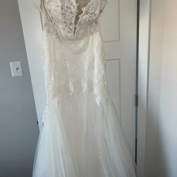 Justin Alexander Wedding Dress - Picture 5 of 6